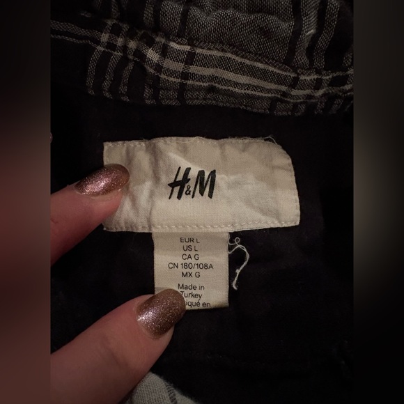 H&M Women’s Black & Gray Plaid Flannel Shirt - Picture 4 of 5